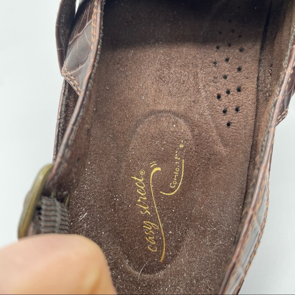 Easy Street, Strap On Shoes Wide Width. Size 9.5WW. Excellent condition! - Picture 4 of 9